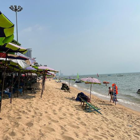Yuri Guesthouse Jomtien Beach Eksteriør billede