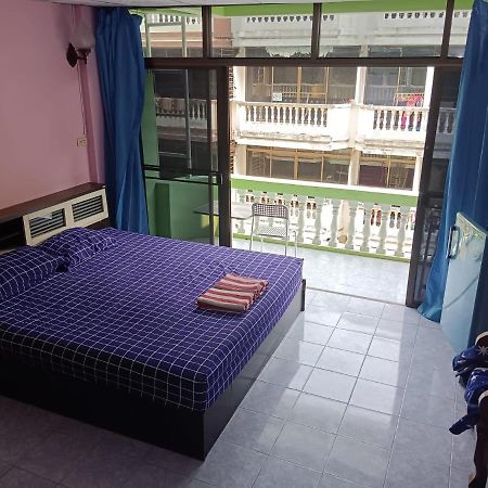 Yuri Guesthouse Jomtien Beach Eksteriør billede