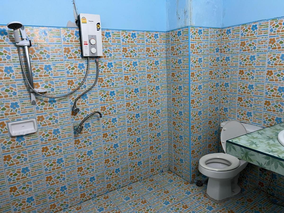 Yuri Guesthouse Jomtien Beach Eksteriør billede