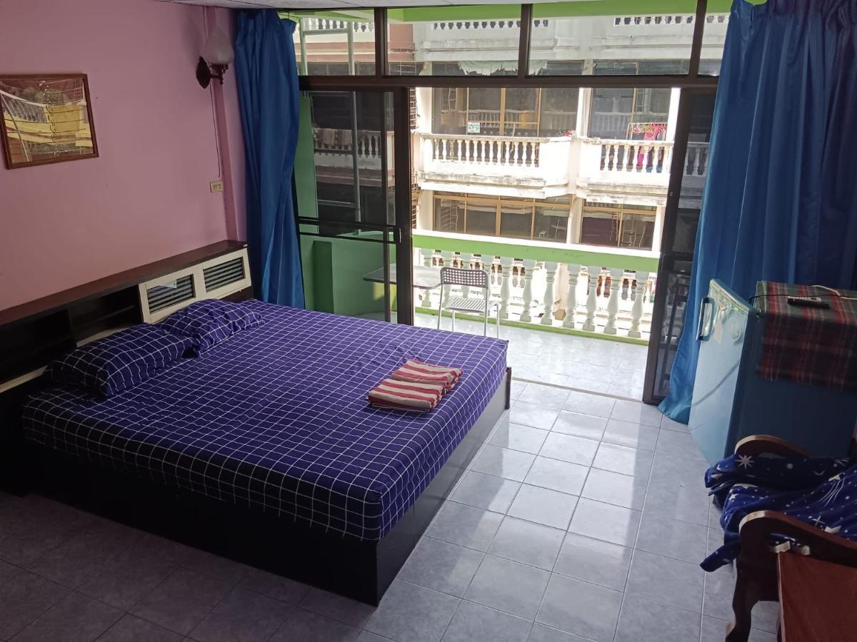 Yuri Guesthouse Jomtien Beach Eksteriør billede