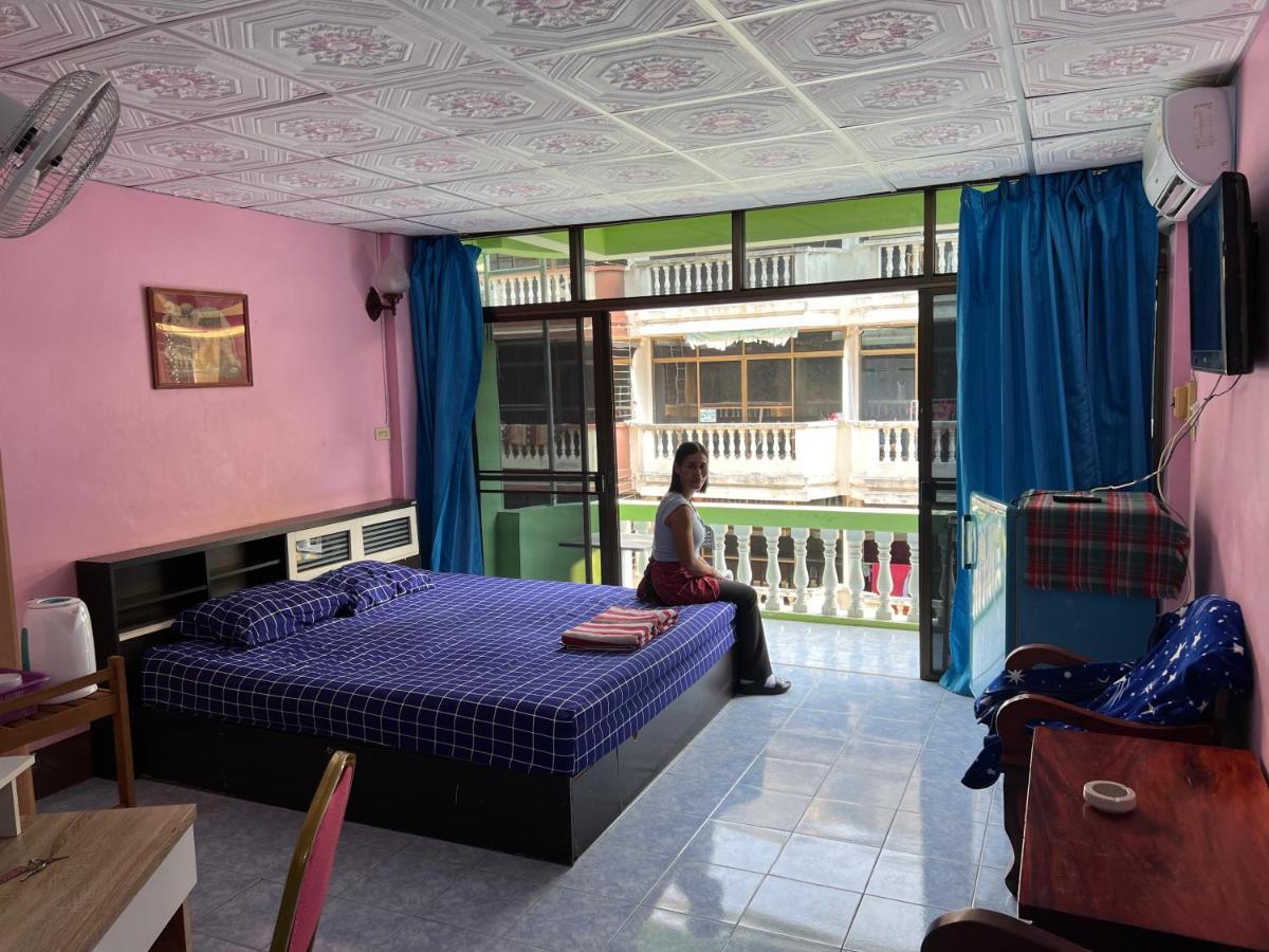 Yuri Guesthouse Jomtien Beach Eksteriør billede