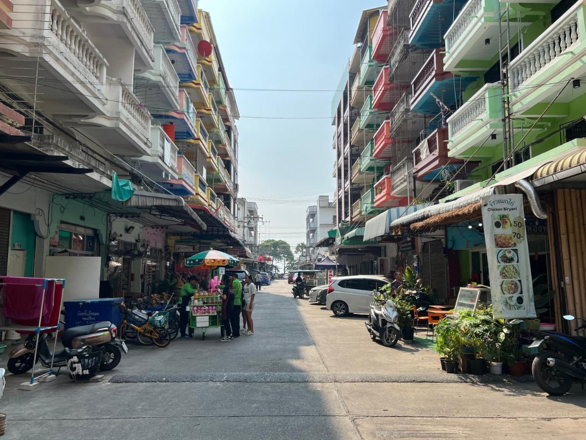 Yuri Guesthouse Jomtien Beach Eksteriør billede