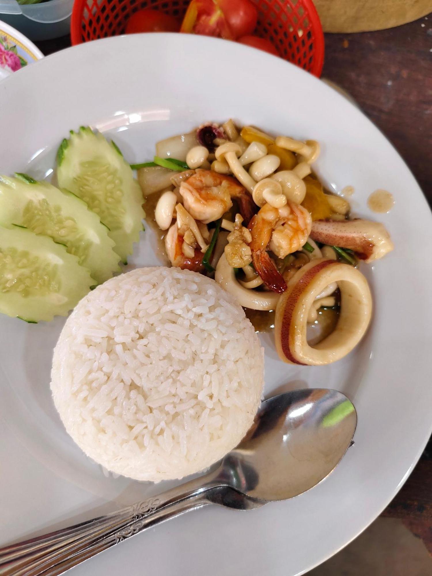 Yuri Guesthouse Jomtien Beach Eksteriør billede