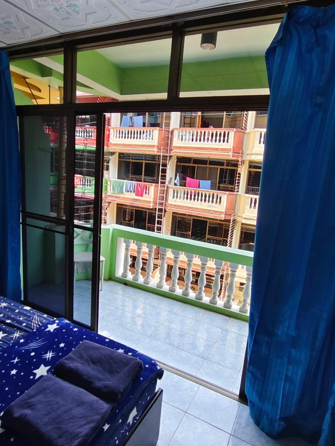 Yuri Guesthouse Jomtien Beach Eksteriør billede